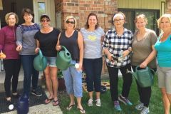 Naperville-Newcomers-Club-plant-Flowers-for-our-families